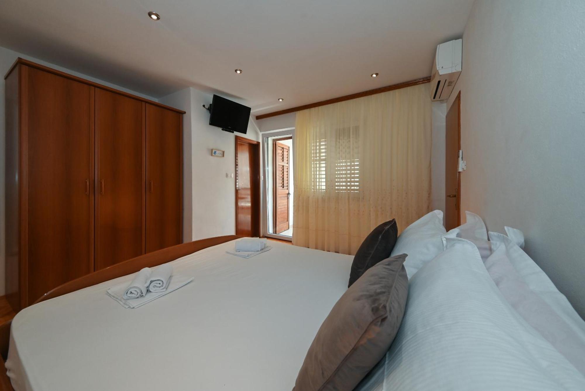 Apartments Carevic Ante Baska Voda Luaran gambar