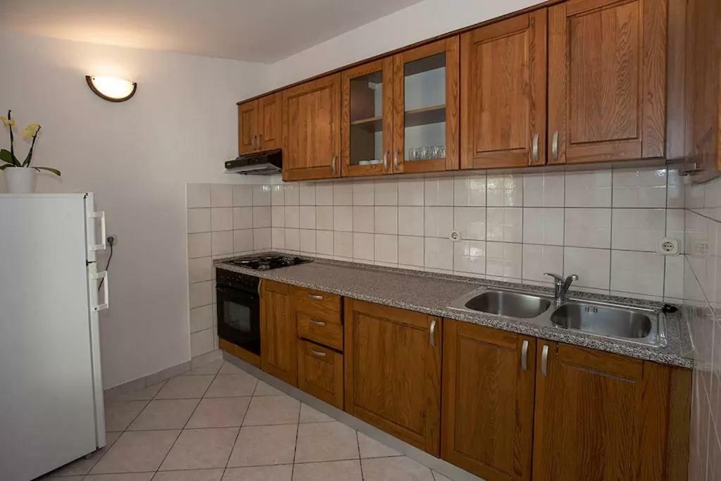Apartments Carevic Ante Baska Voda Luaran gambar